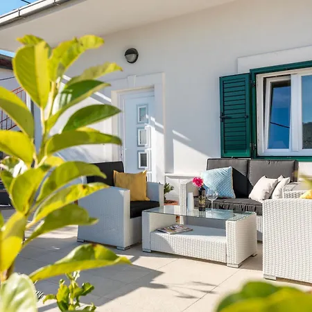 Modernes Mit Terrasse Und Meerblick Vinisce